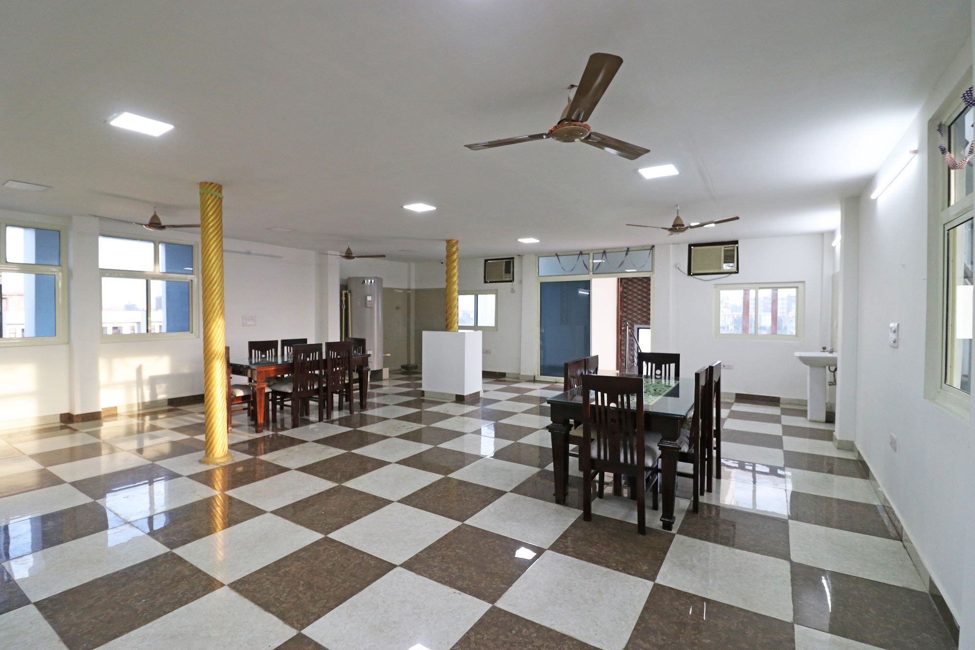 Oyo 10810 Sangvi Palace Greater Noida Exterior photo